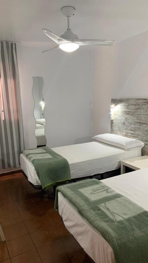 Casa De Huespedes Almansa Hotell Madrid Exteriör bild