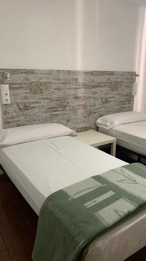 Casa De Huespedes Almansa Hotell Madrid Exteriör bild