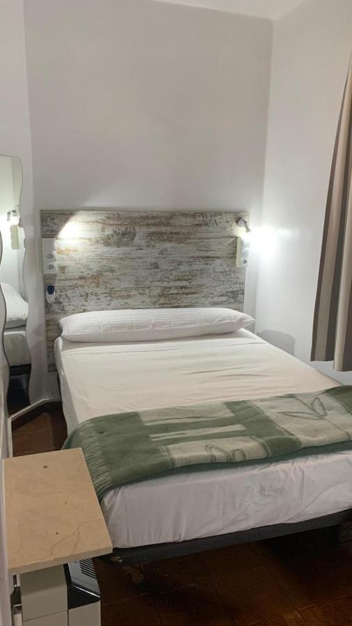 Casa De Huespedes Almansa Hotell Madrid Exteriör bild