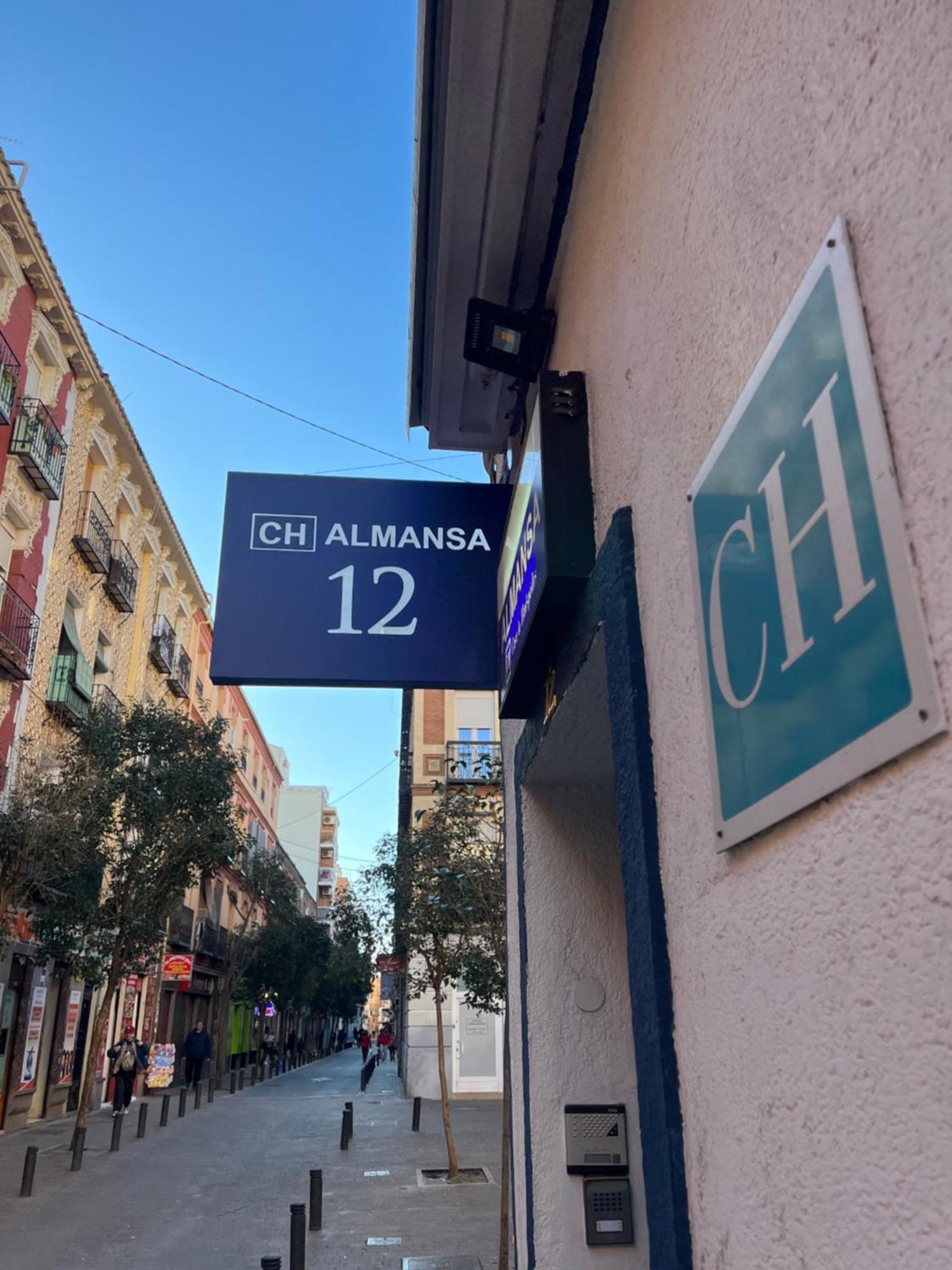 Casa De Huespedes Almansa Hotell Madrid Exteriör bild