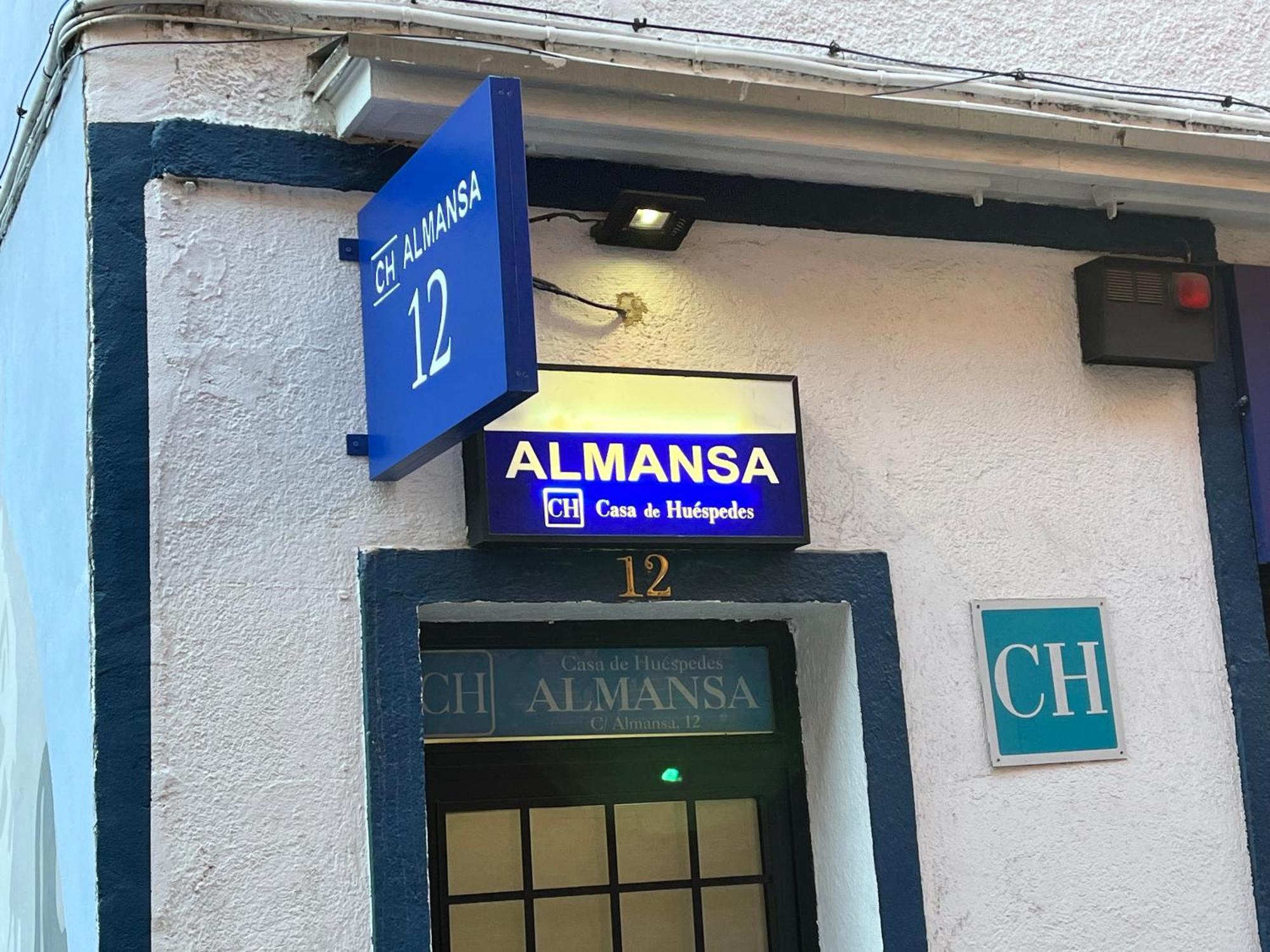 Casa De Huespedes Almansa Hotell Madrid Exteriör bild