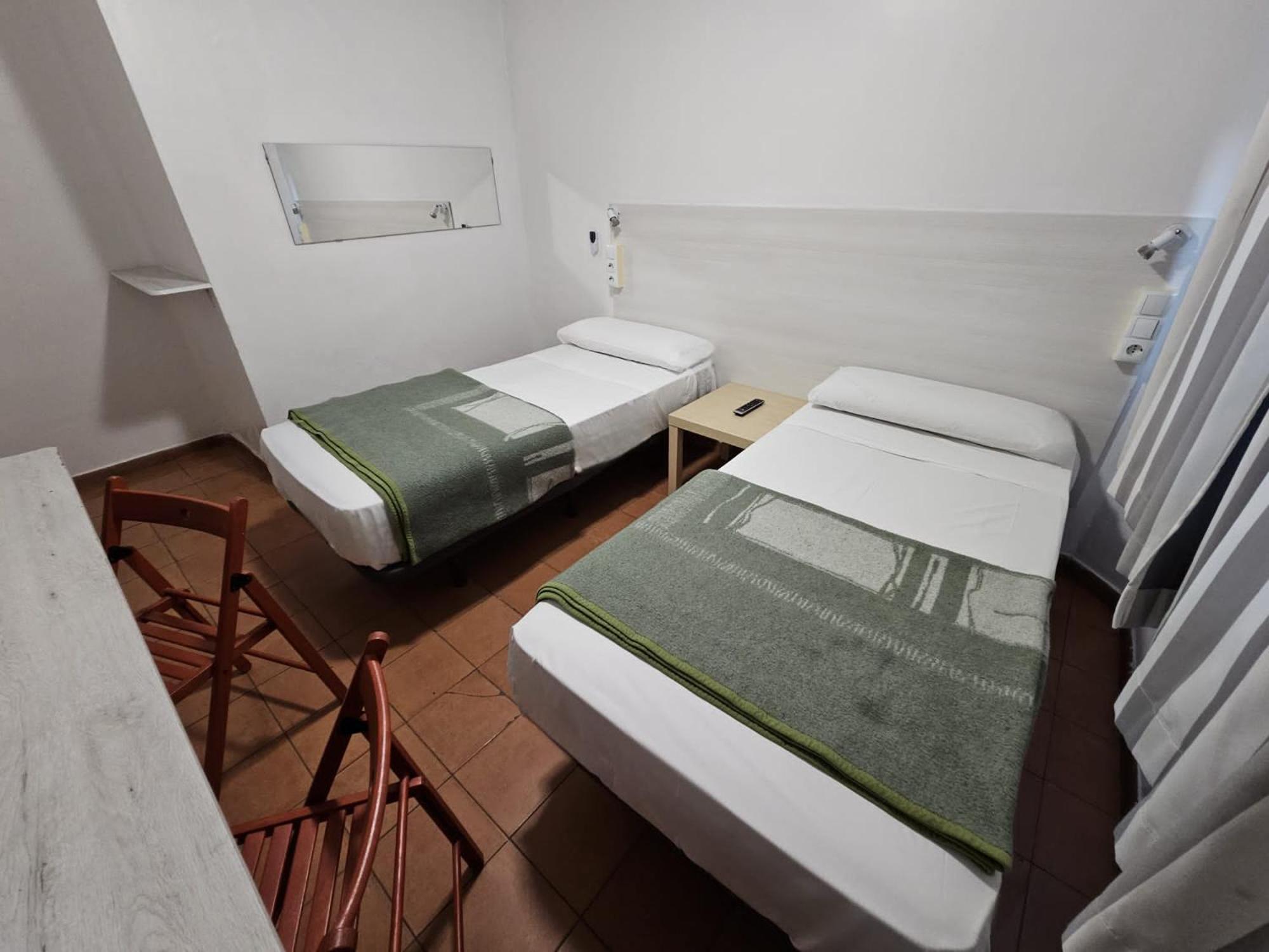 Casa De Huespedes Almansa Hotell Madrid Exteriör bild