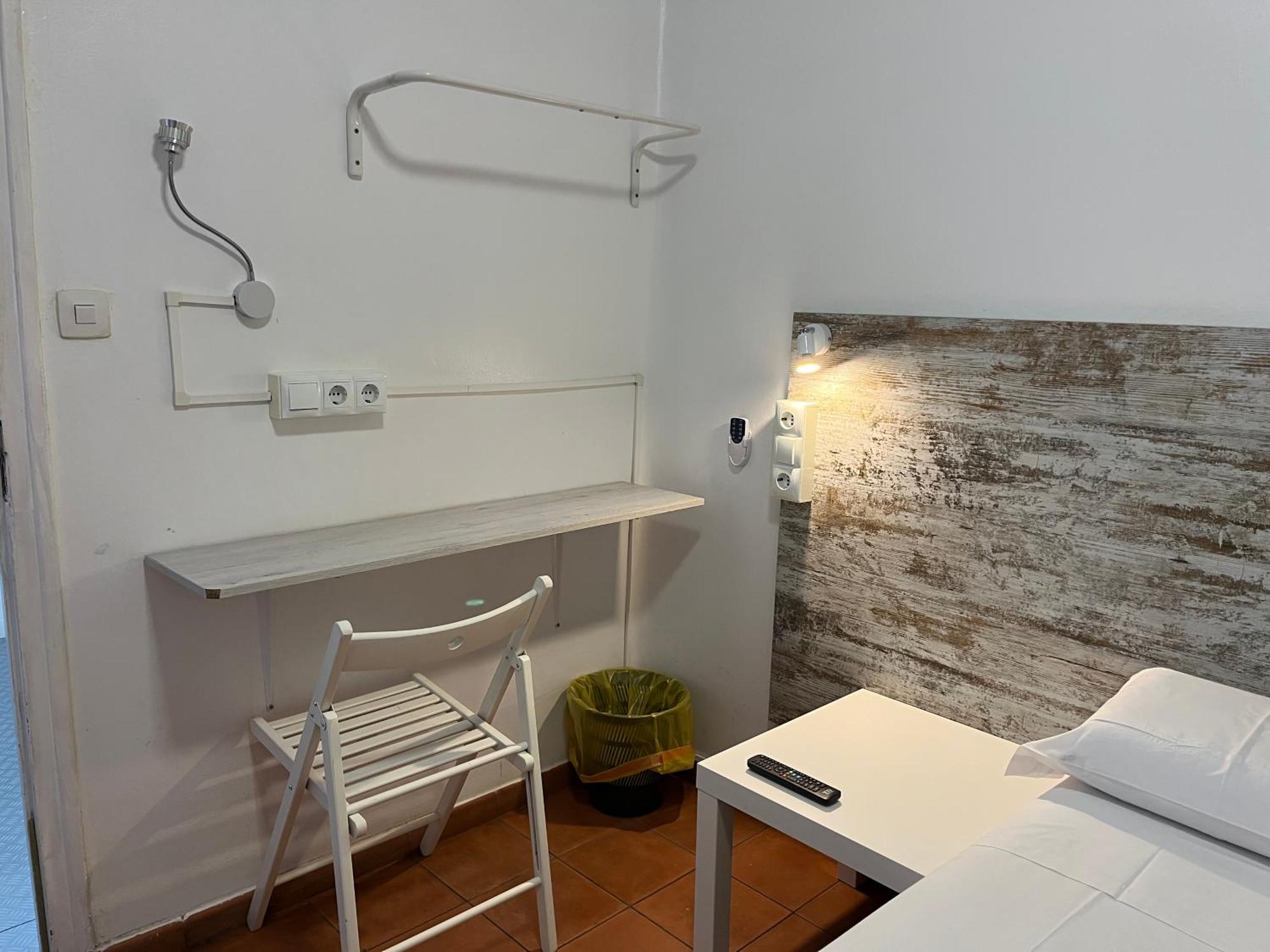 Casa De Huespedes Almansa Hotell Madrid Exteriör bild