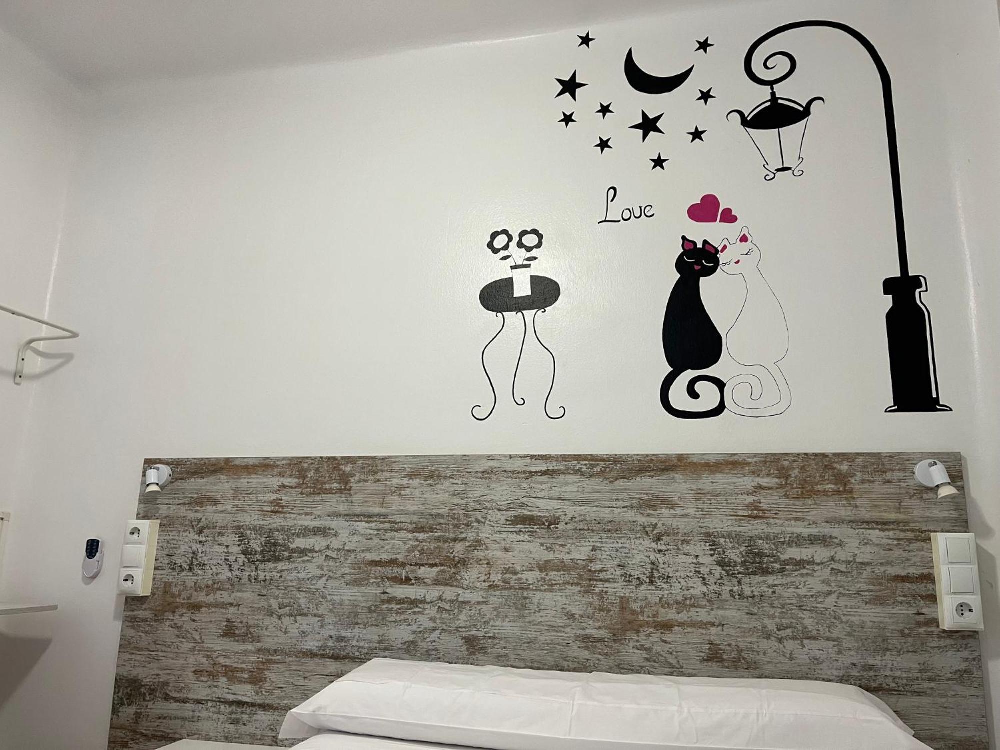 Casa De Huespedes Almansa Hotell Madrid Exteriör bild
