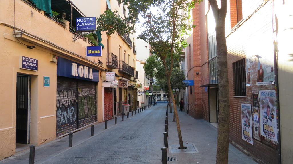 Casa De Huespedes Almansa Hotell Madrid Exteriör bild