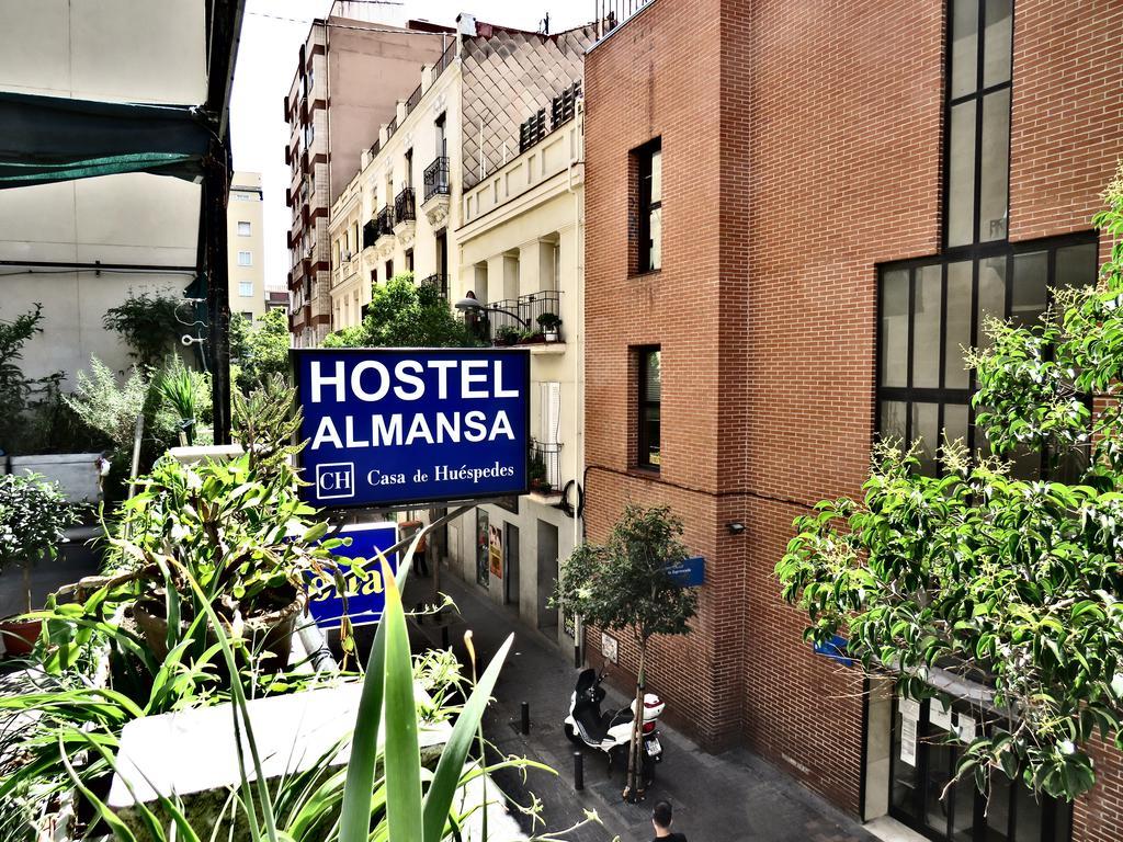 Casa De Huespedes Almansa Hotell Madrid Exteriör bild